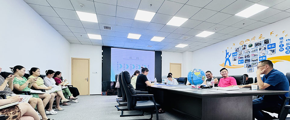 <strong>深耕專業(yè)，精準(zhǔn)賦能 —— 公司開展電纜管線定位儀產(chǎn)品知識(shí)集體培訓(xùn)</strong>